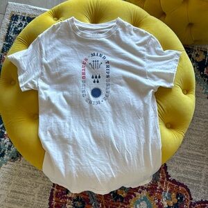 Graphic T-Shirt with Blue and Red Design 100% cotton size S